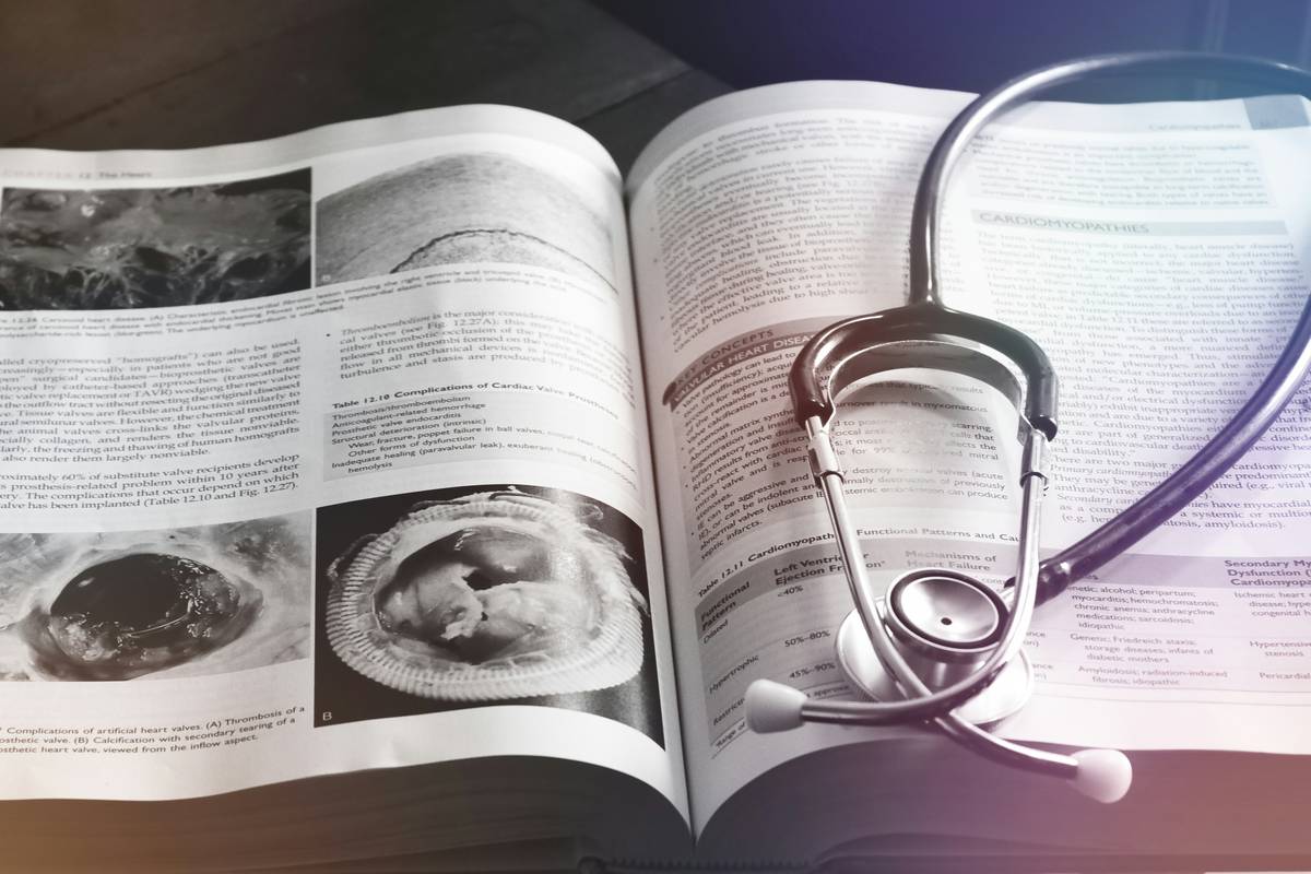 medical school mcat biology how to - student analyzing MCAT passage with diagram and notes